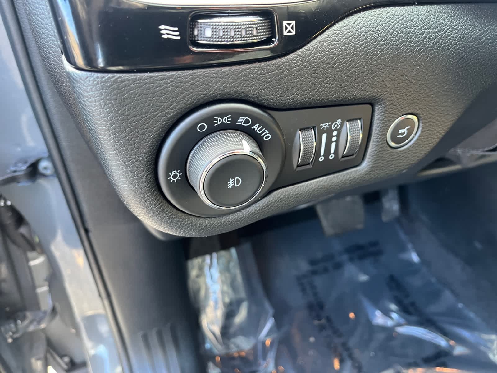 used 2023 Jeep Cherokee car, priced at $27,194