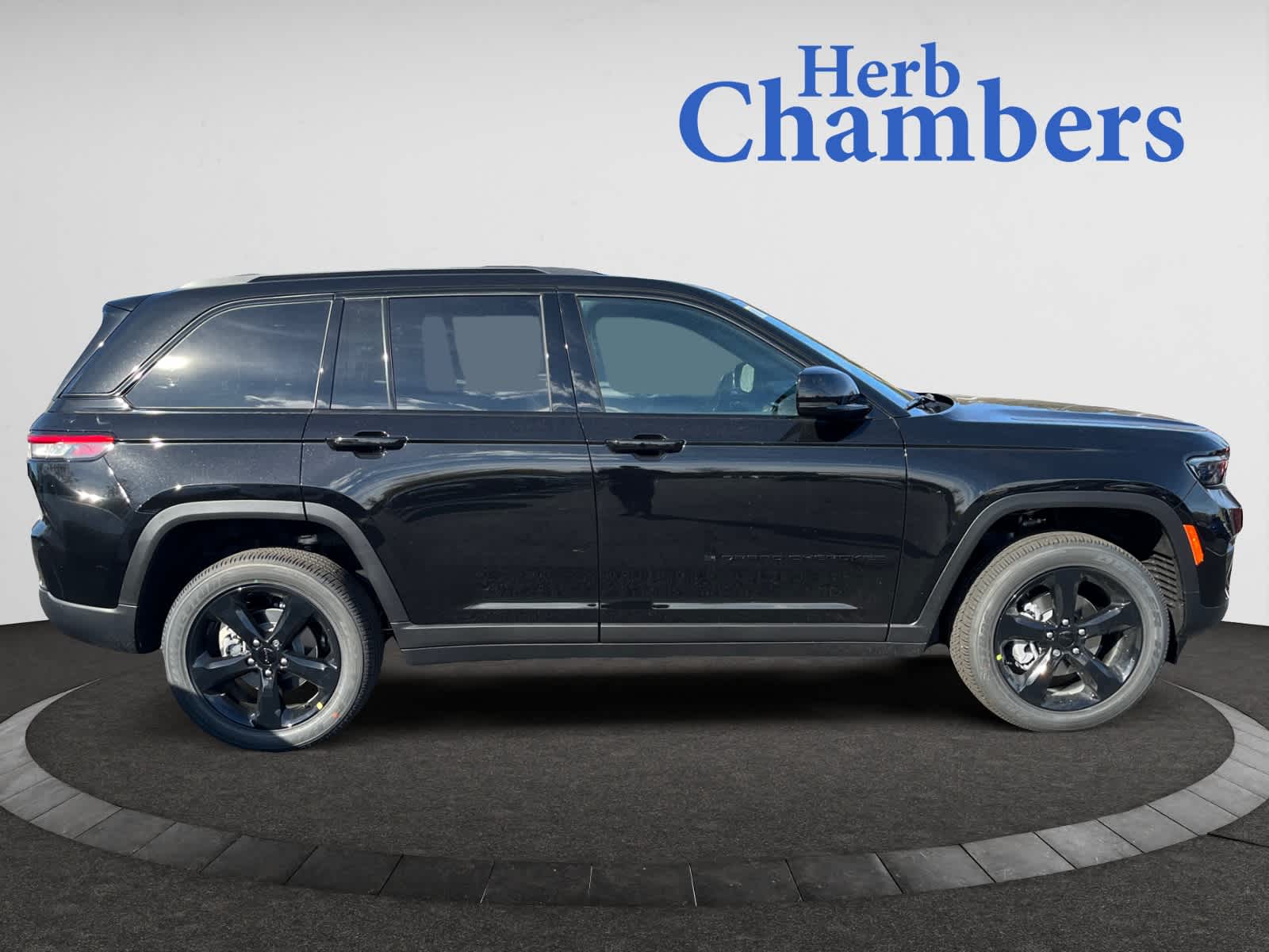 new 2025 Jeep Grand Cherokee car, priced at $45,270