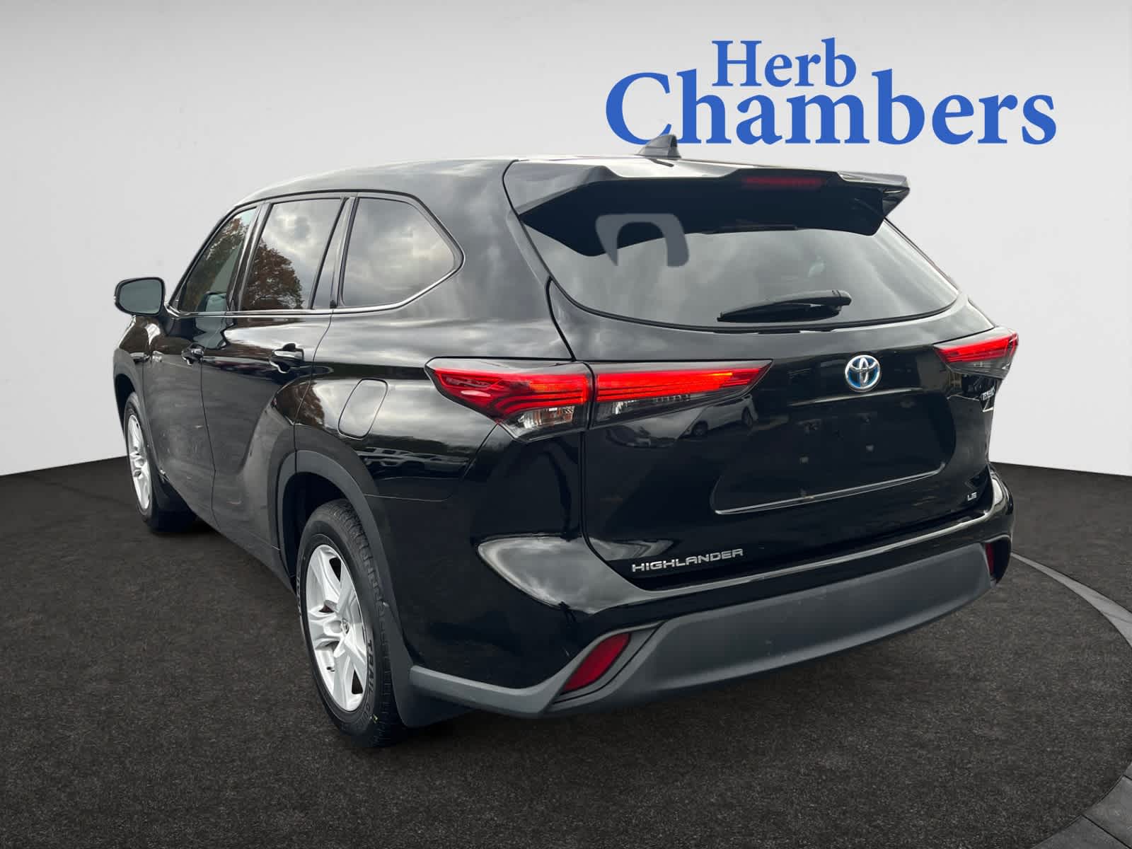 used 2020 Toyota Highlander car, priced at $26,894