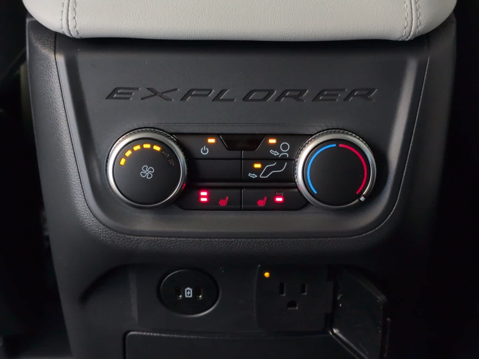 new 2025 Ford Explorer car, priced at $62,795