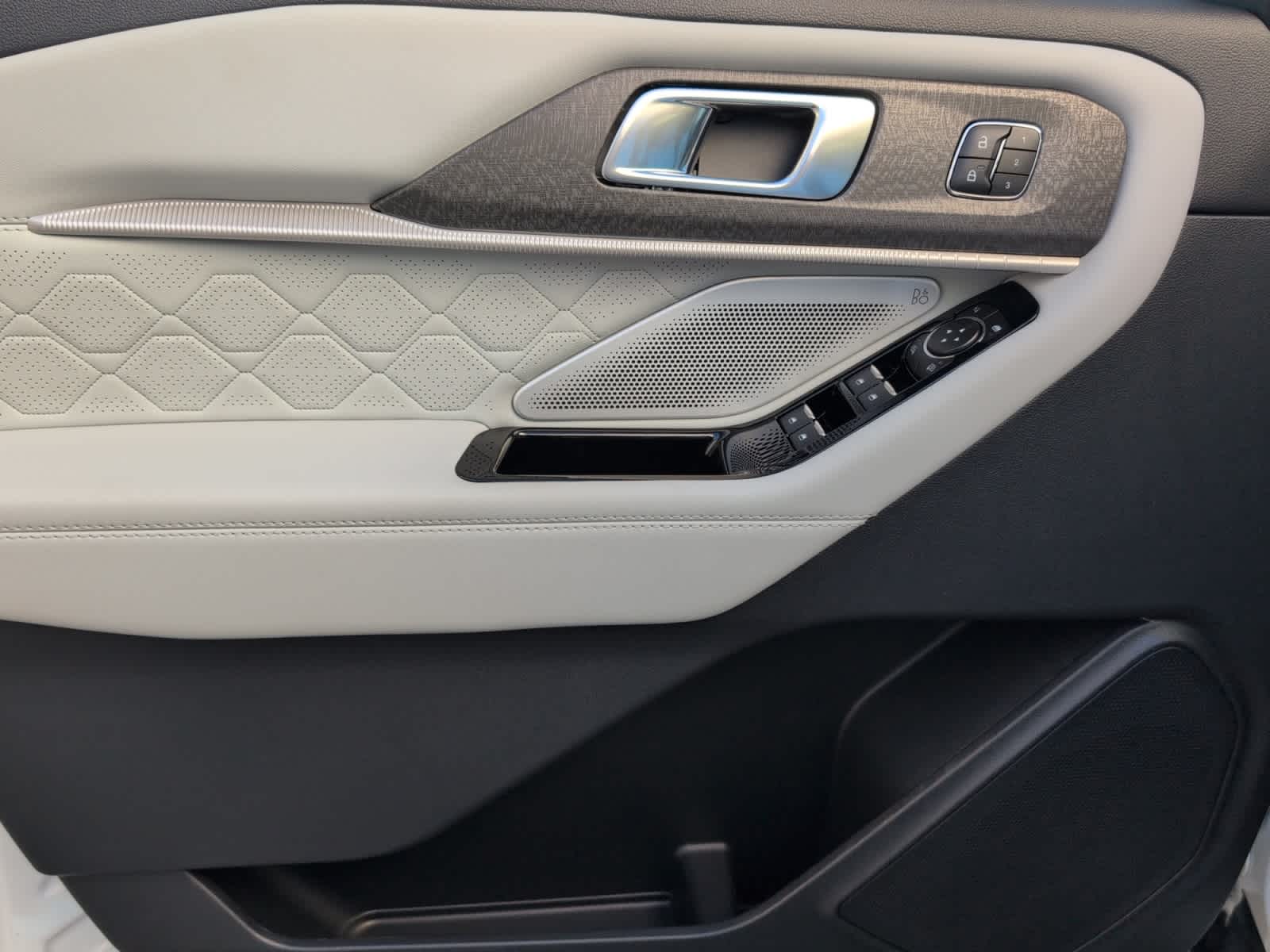 new 2025 Ford Explorer car, priced at $62,795