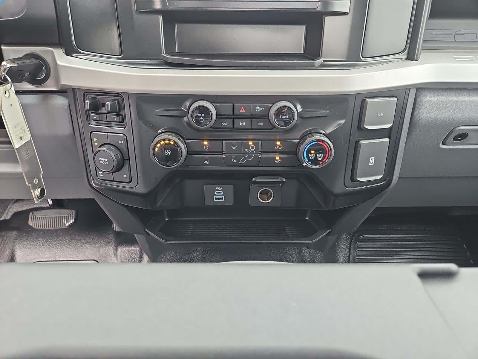 new 2025 Ford Super Duty F-350 SRW car, priced at $54,925