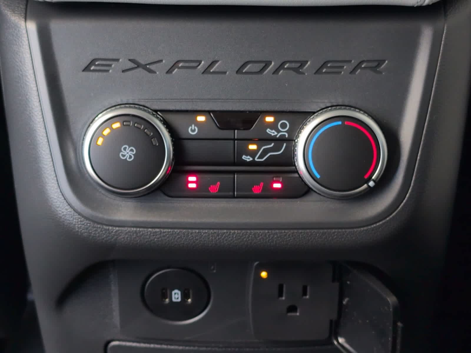 new 2025 Ford Explorer car, priced at $62,040