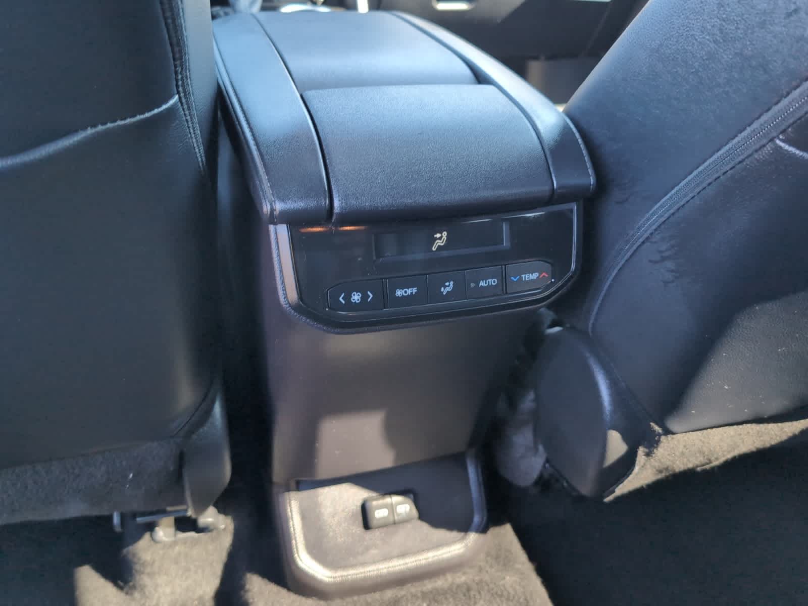 used 2024 Toyota Highlander car, priced at $40,998