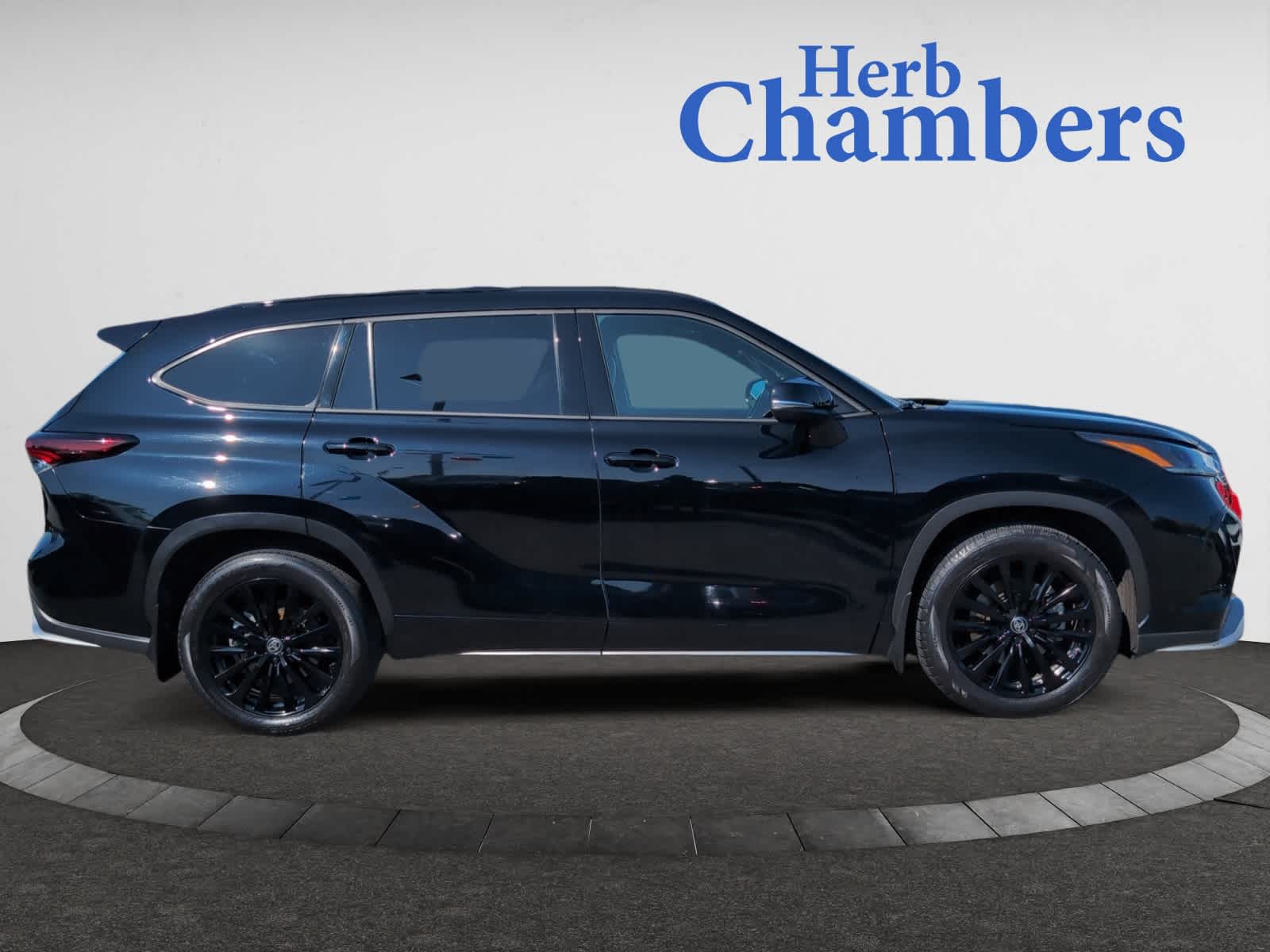 used 2024 Toyota Highlander car, priced at $40,998