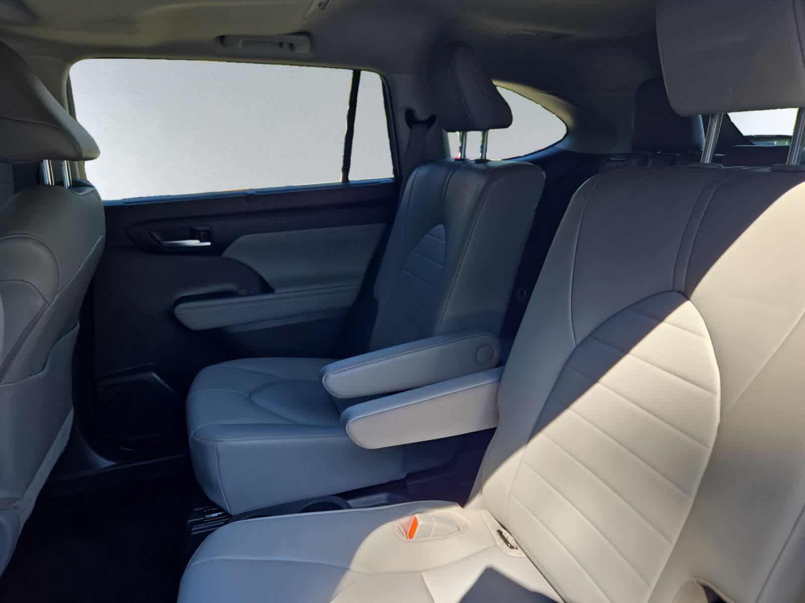 used 2020 Toyota Highlander car, priced at $32,998