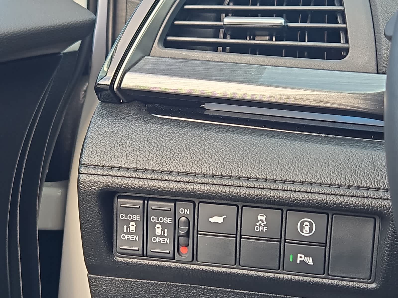 used 2024 Honda Odyssey car, priced at $42,998