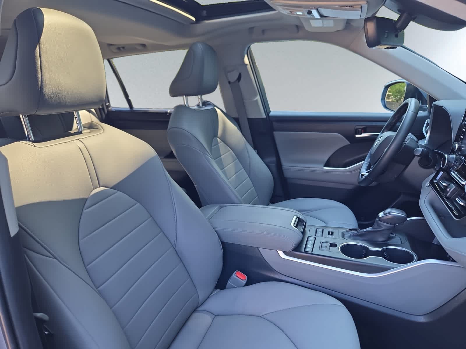 used 2020 Toyota Highlander car, priced at $32,998