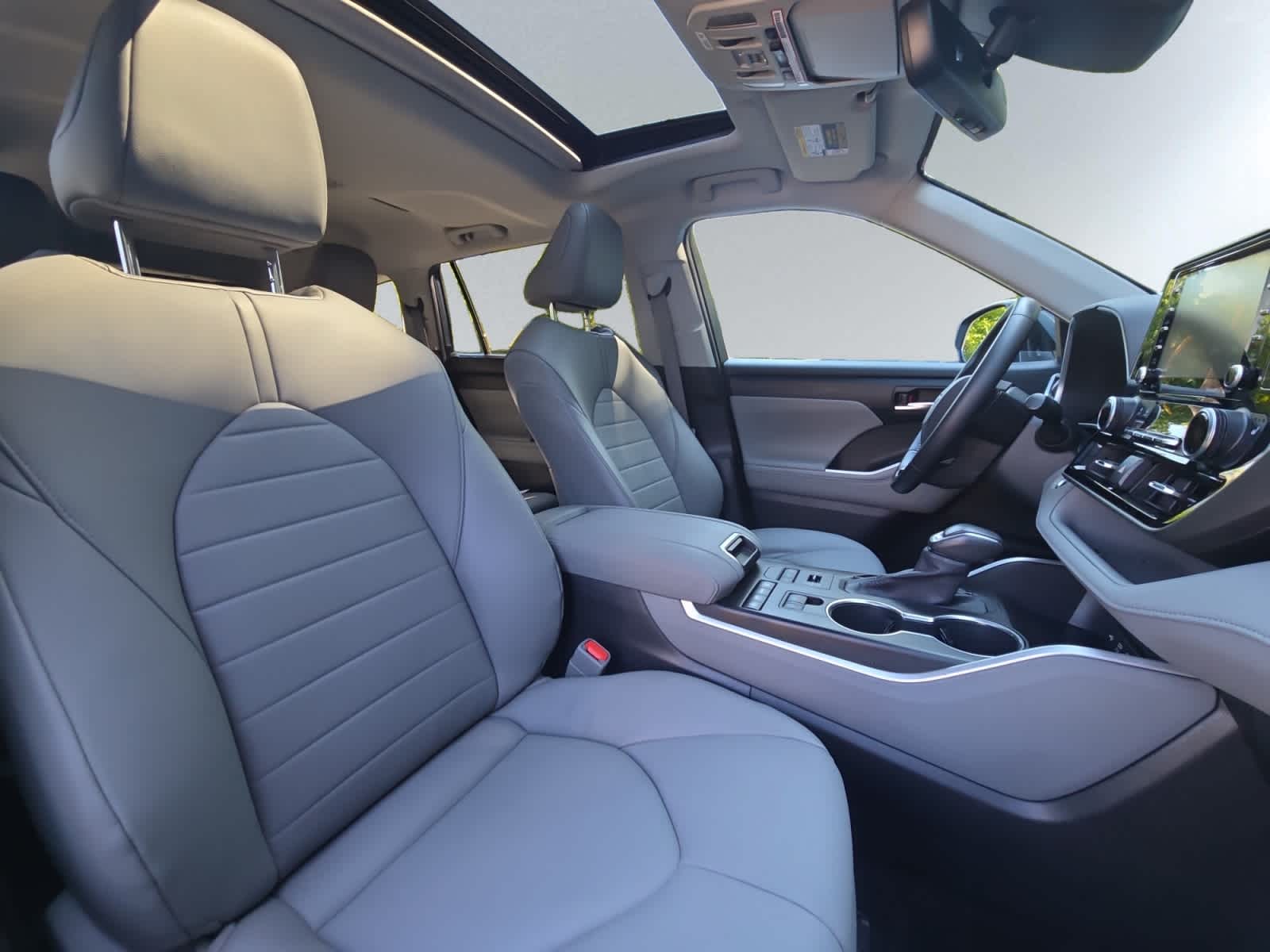 used 2020 Toyota Highlander car, priced at $32,998