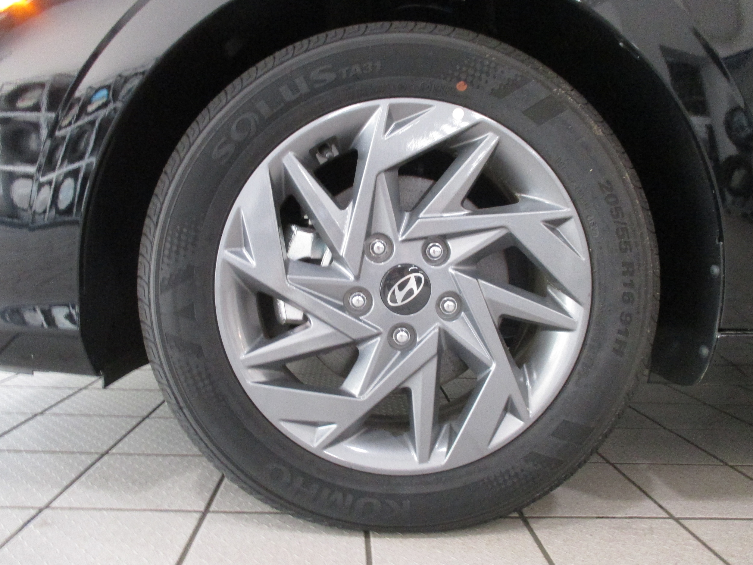 new 2025 Hyundai Elantra Hybrid car, priced at $24,960