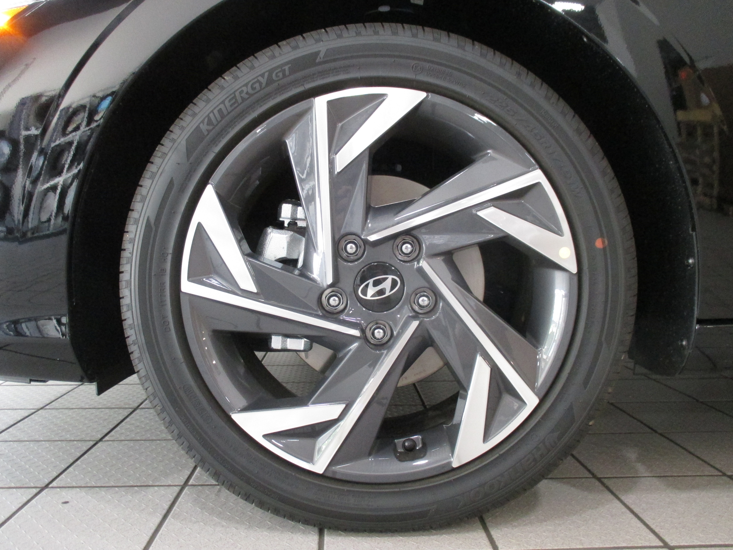 new 2025 Hyundai Elantra car, priced at $23,185