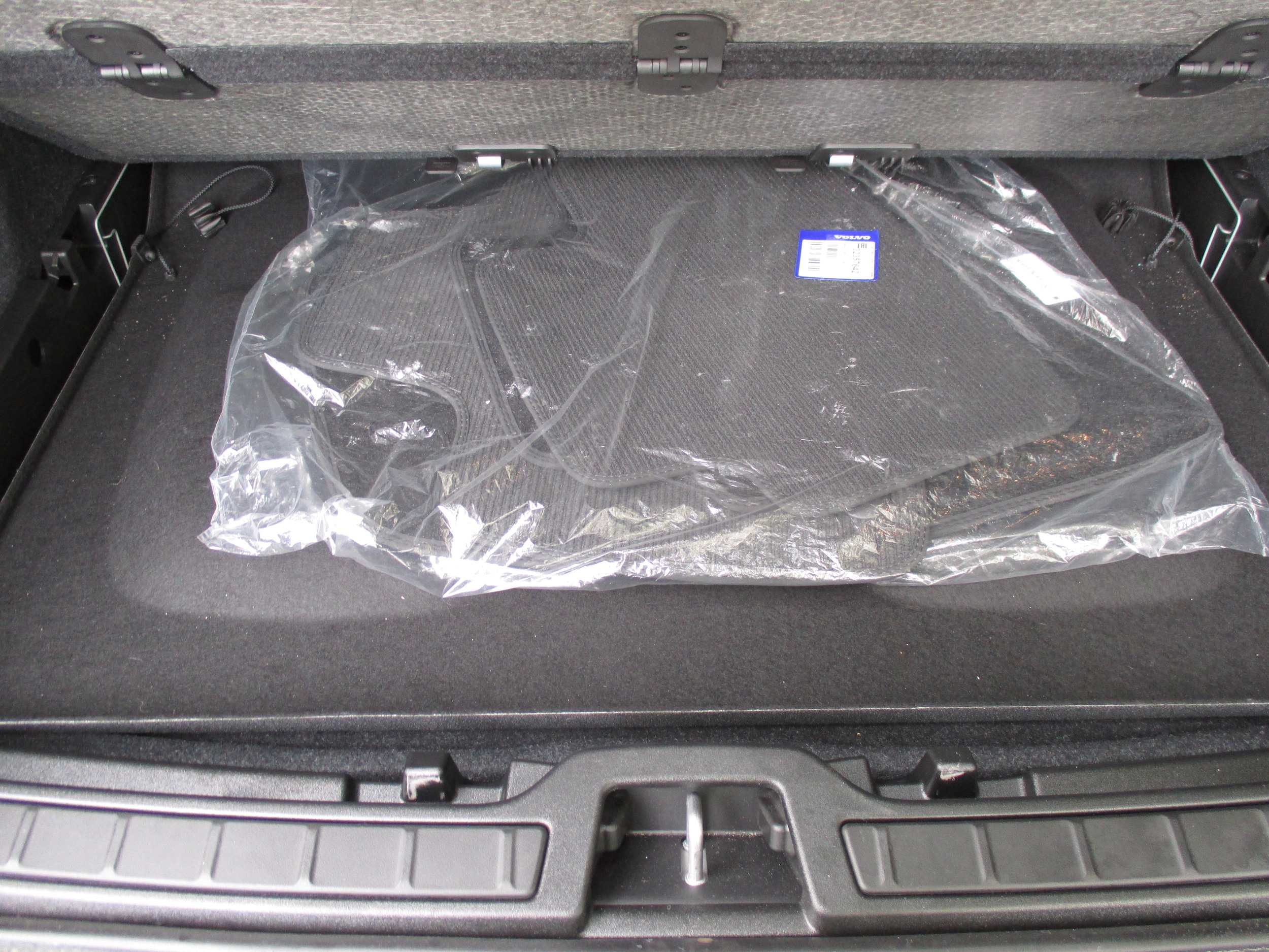 used 2023 Volvo XC40 car, priced at $34,298