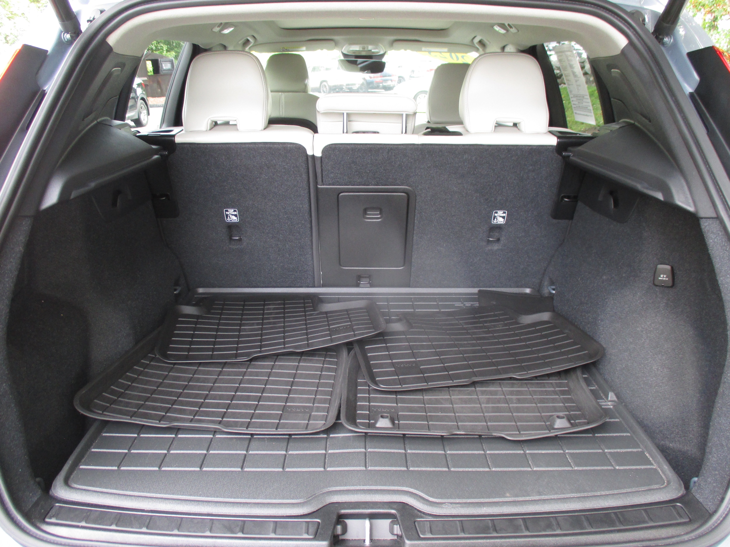 used 2023 Volvo XC40 car, priced at $34,298