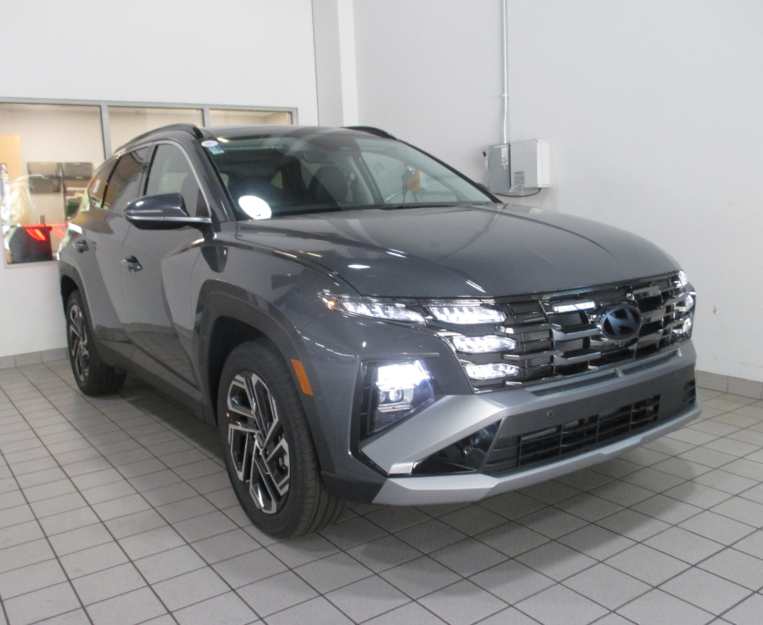 new 2025 Hyundai Tucson car, priced at $40,924