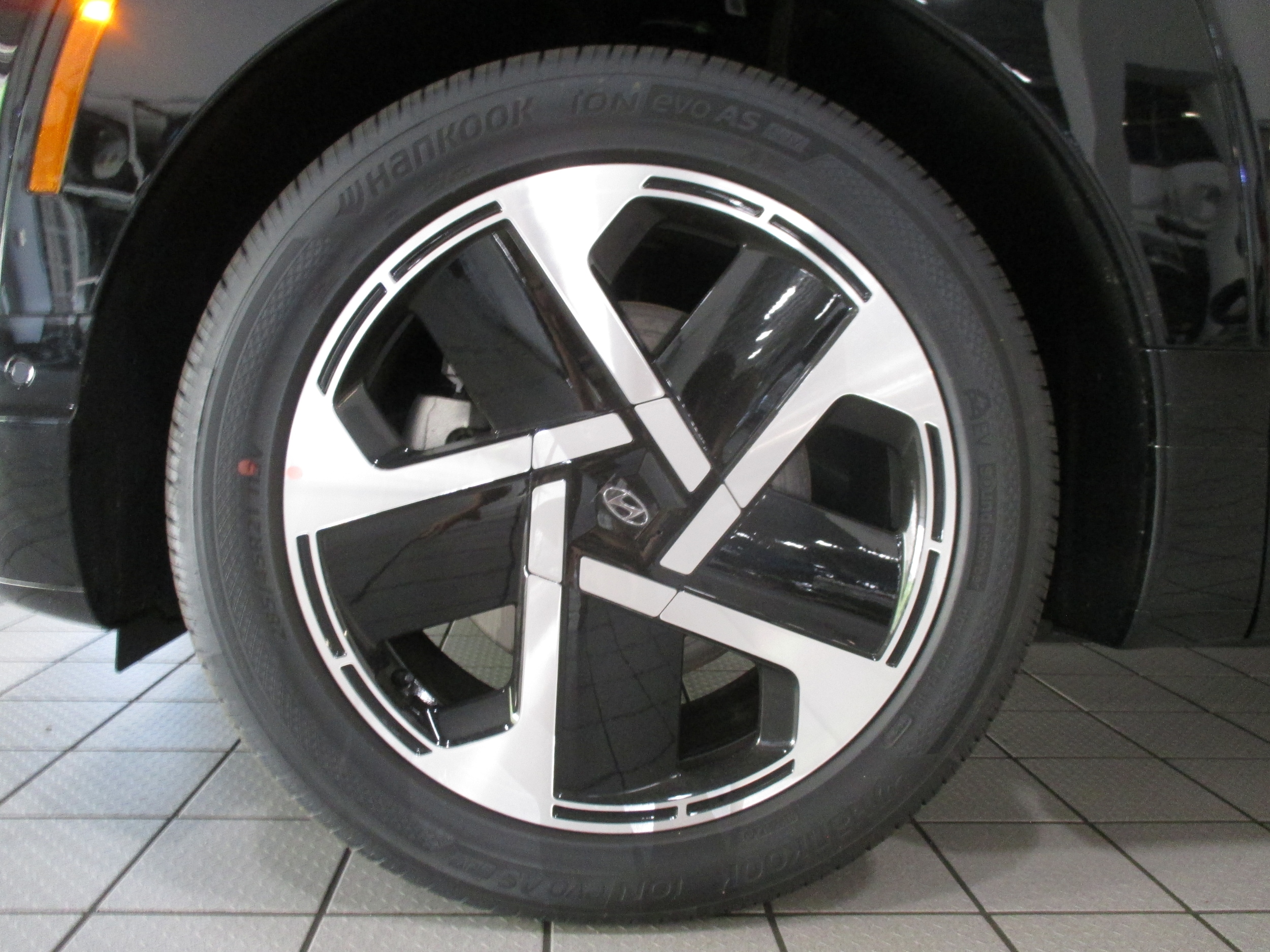 new 2026 Hyundai IONIQ 9 car, priced at $77,230