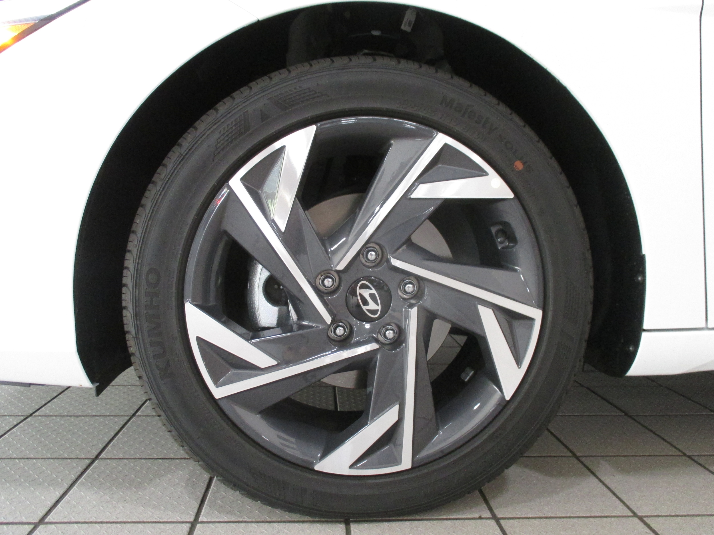 new 2025 Hyundai Elantra car, priced at $24,665