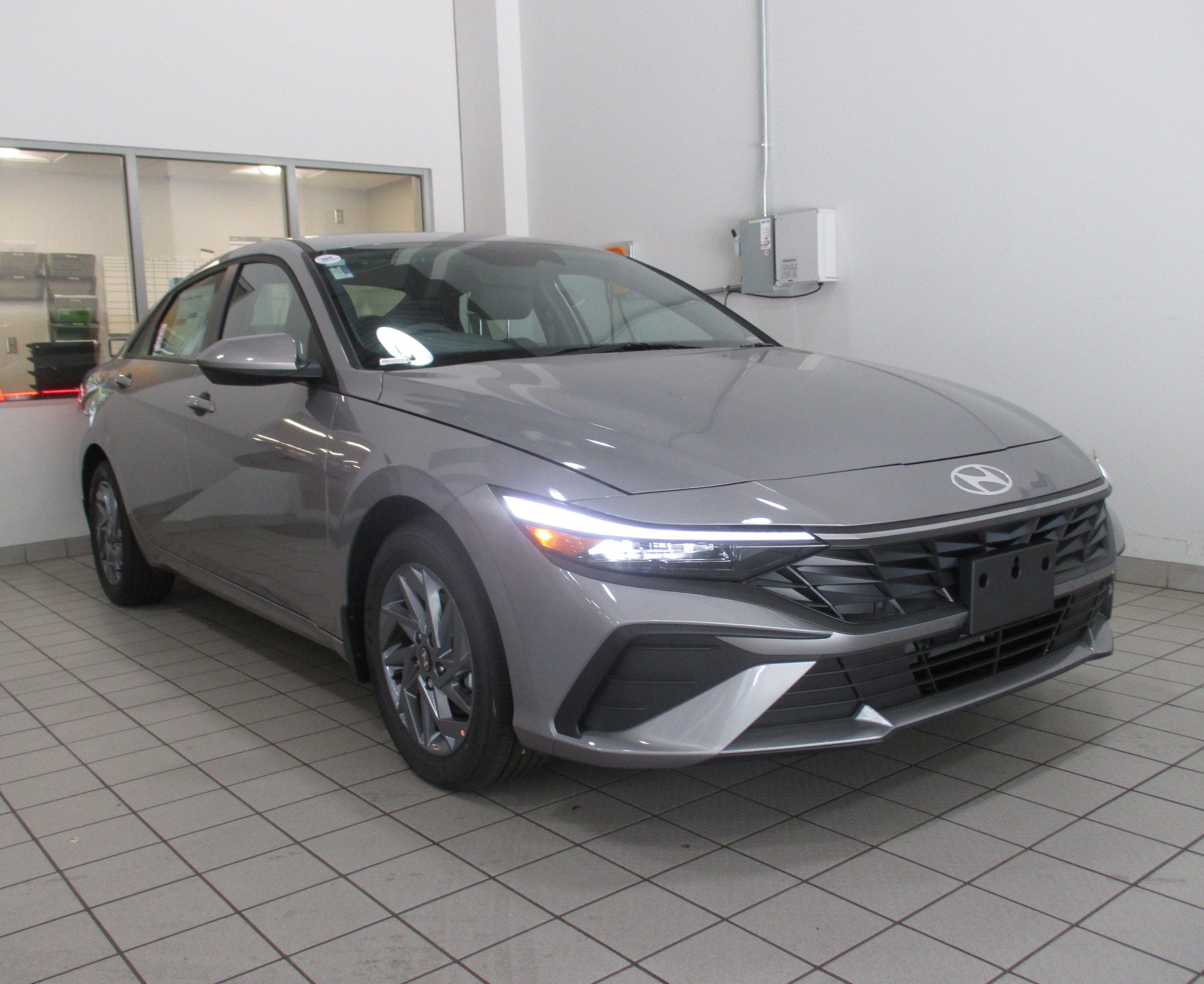 new 2025 Hyundai Elantra Hybrid car, priced at $25,310