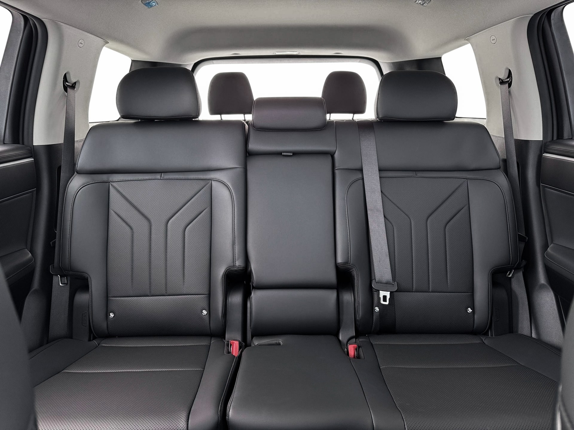 new 2026 Hyundai Santa Fe HEV car, priced at $42,630