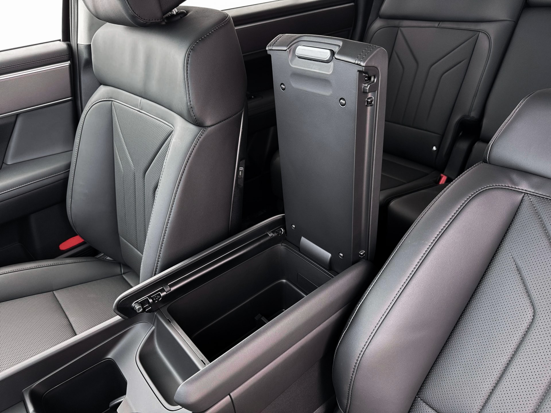 new 2026 Hyundai Santa Fe HEV car, priced at $42,630
