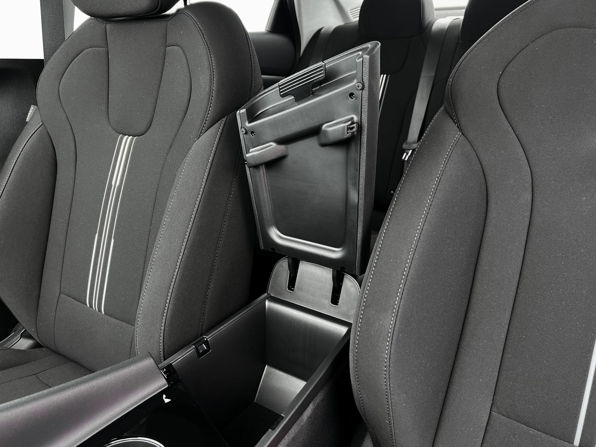 new 2025 Hyundai Elantra Hybrid car, priced at $24,835
