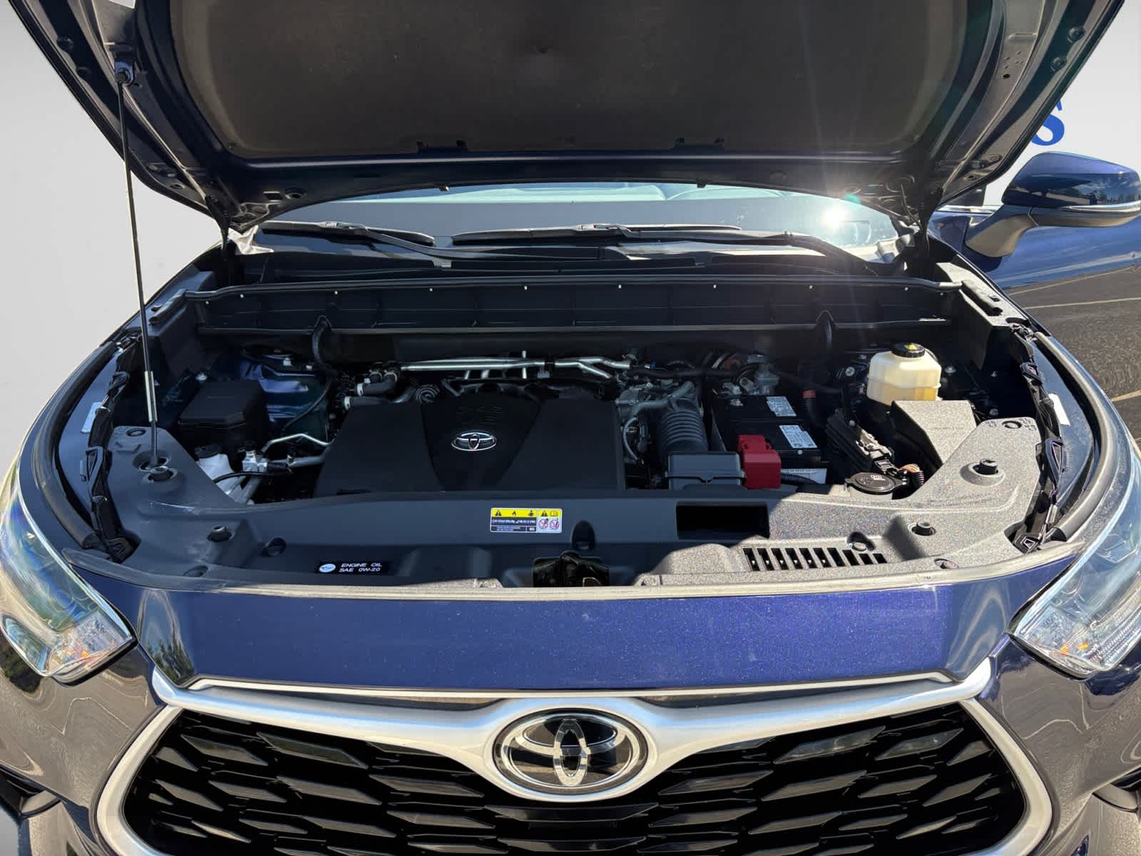 used 2021 Toyota Highlander car, priced at $29,998