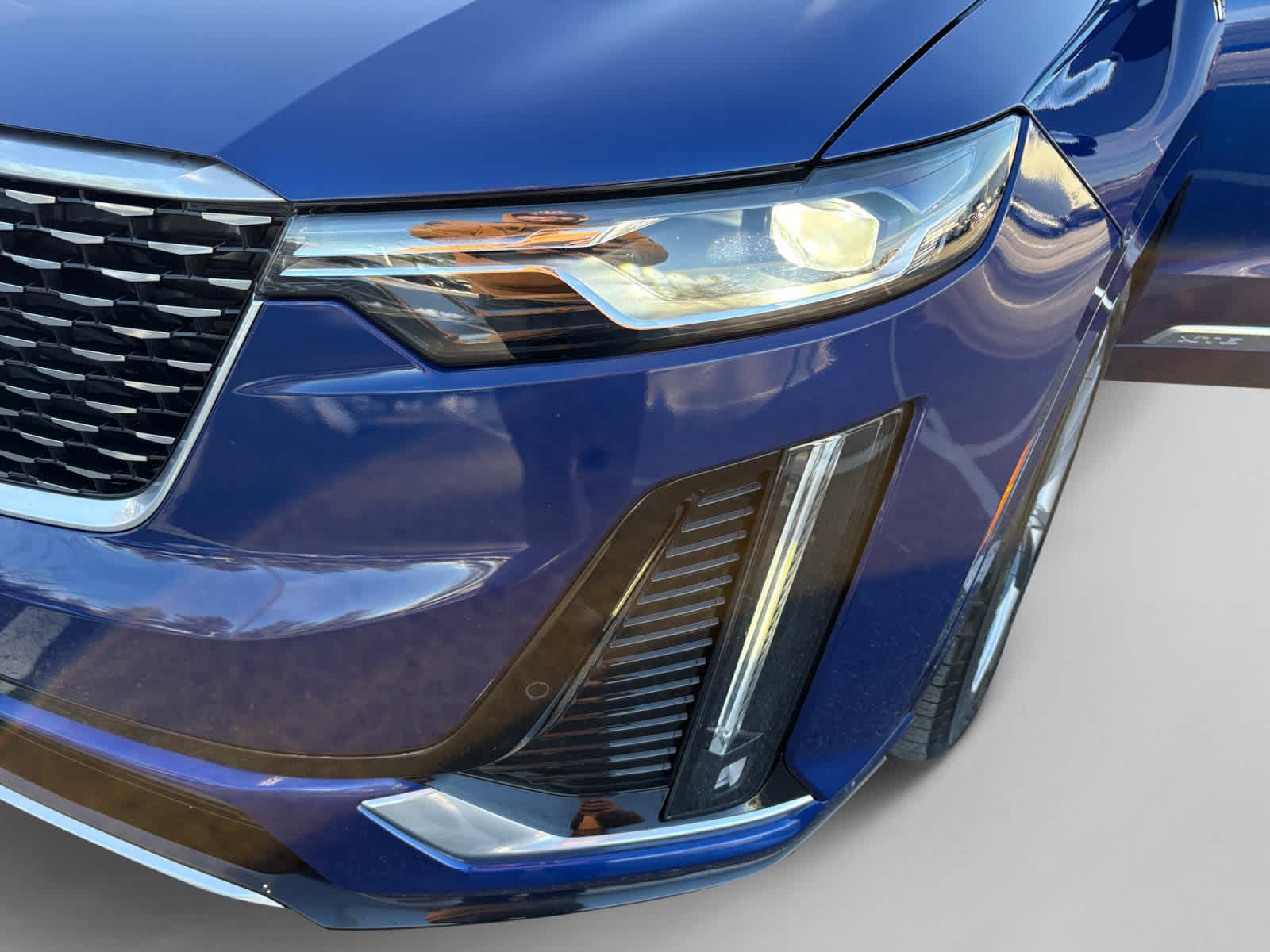 used 2025 Cadillac XT6 car, priced at $44,888