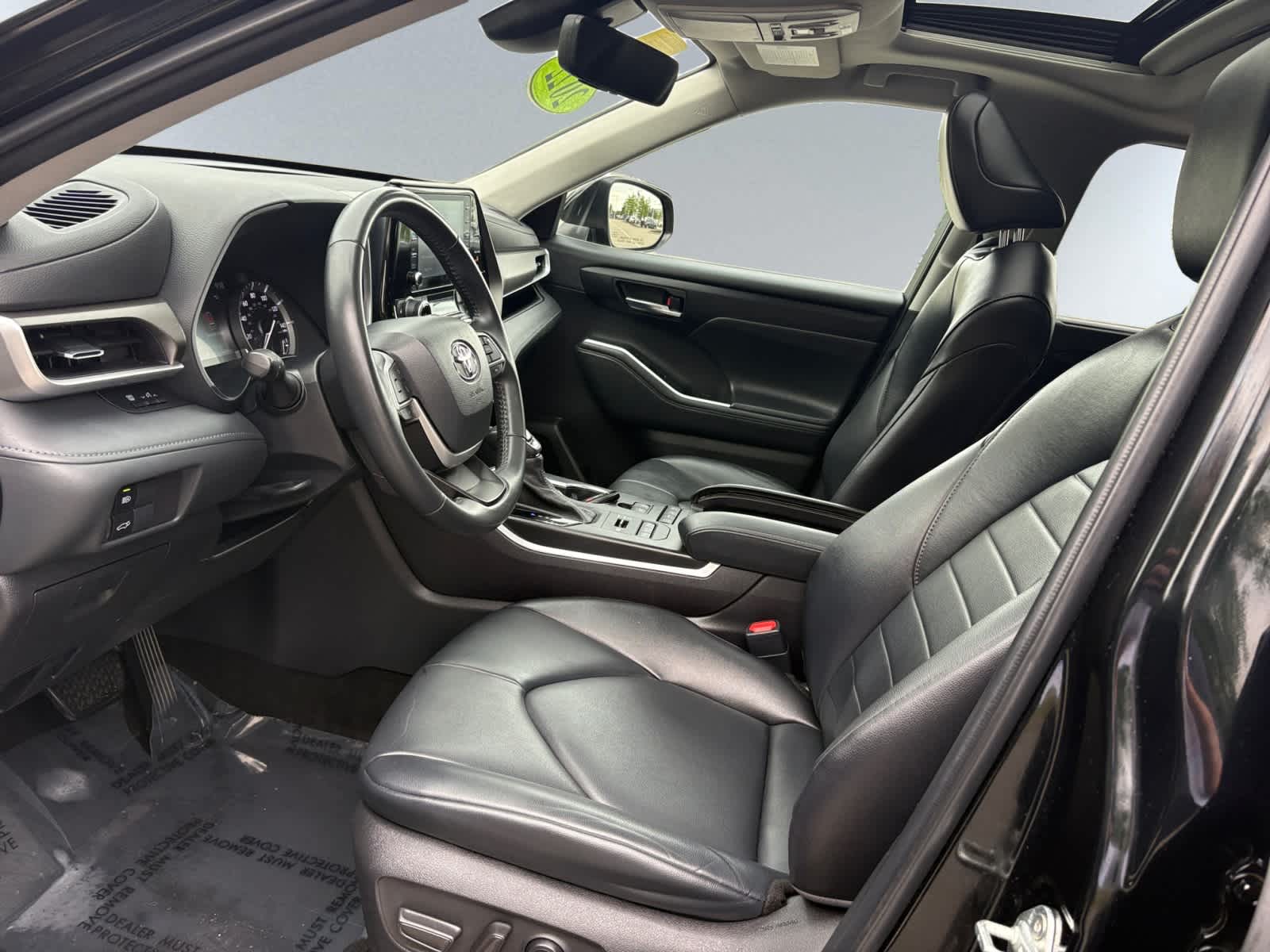 used 2022 Toyota Highlander car, priced at $37,498