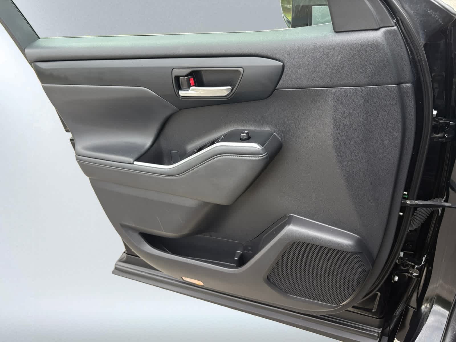 used 2022 Toyota Highlander car, priced at $37,498