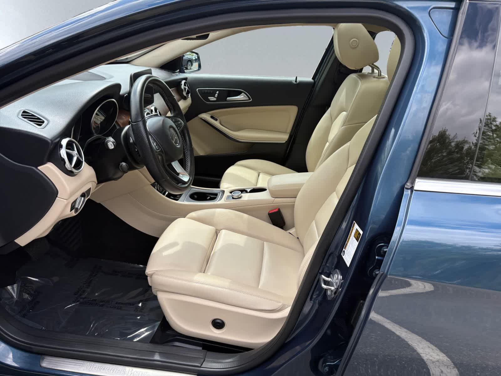 used 2020 Mercedes-Benz GLA 250 car, priced at $23,898