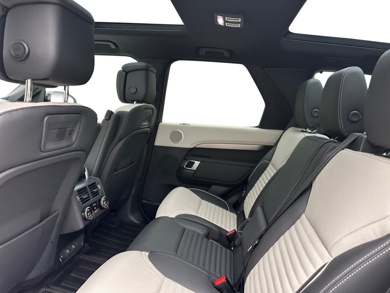 used 2024 Land Rover Discovery car, priced at $52,497
