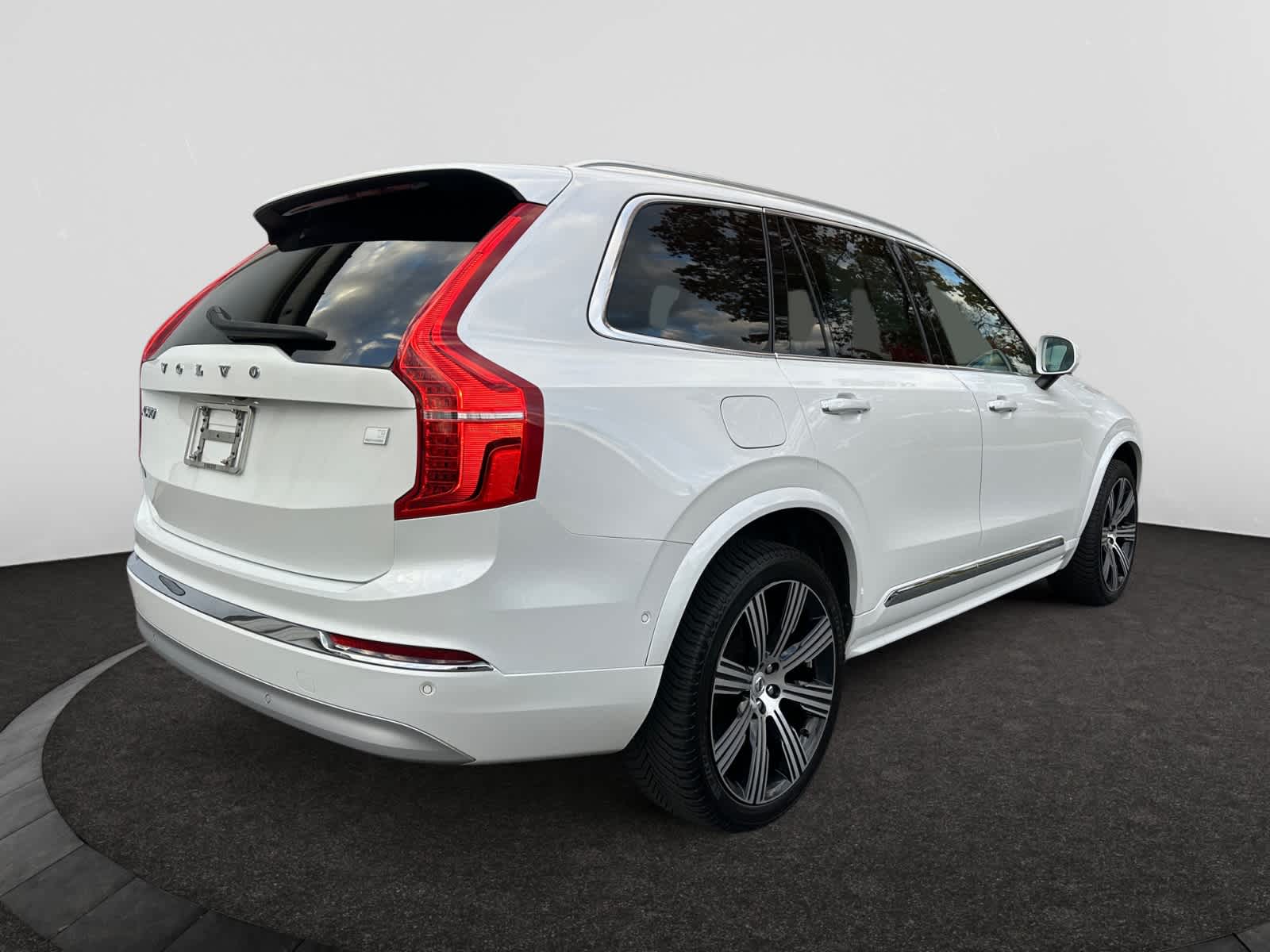used 2022 Volvo XC90 Recharge Plug-In Hybrid car, priced at $36,498