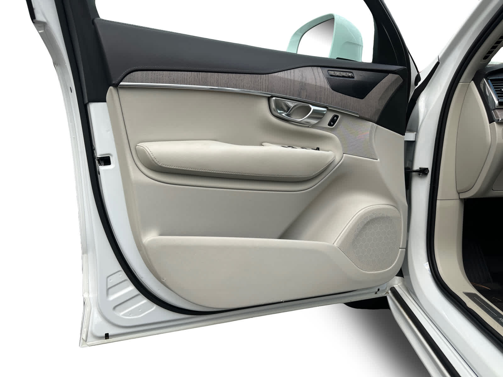 used 2022 Volvo XC90 Recharge Plug-In Hybrid car, priced at $36,498