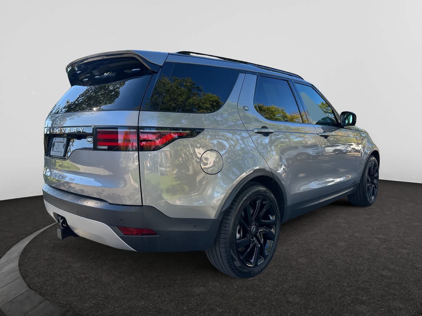 used 2023 Land Rover Discovery car, priced at $38,998