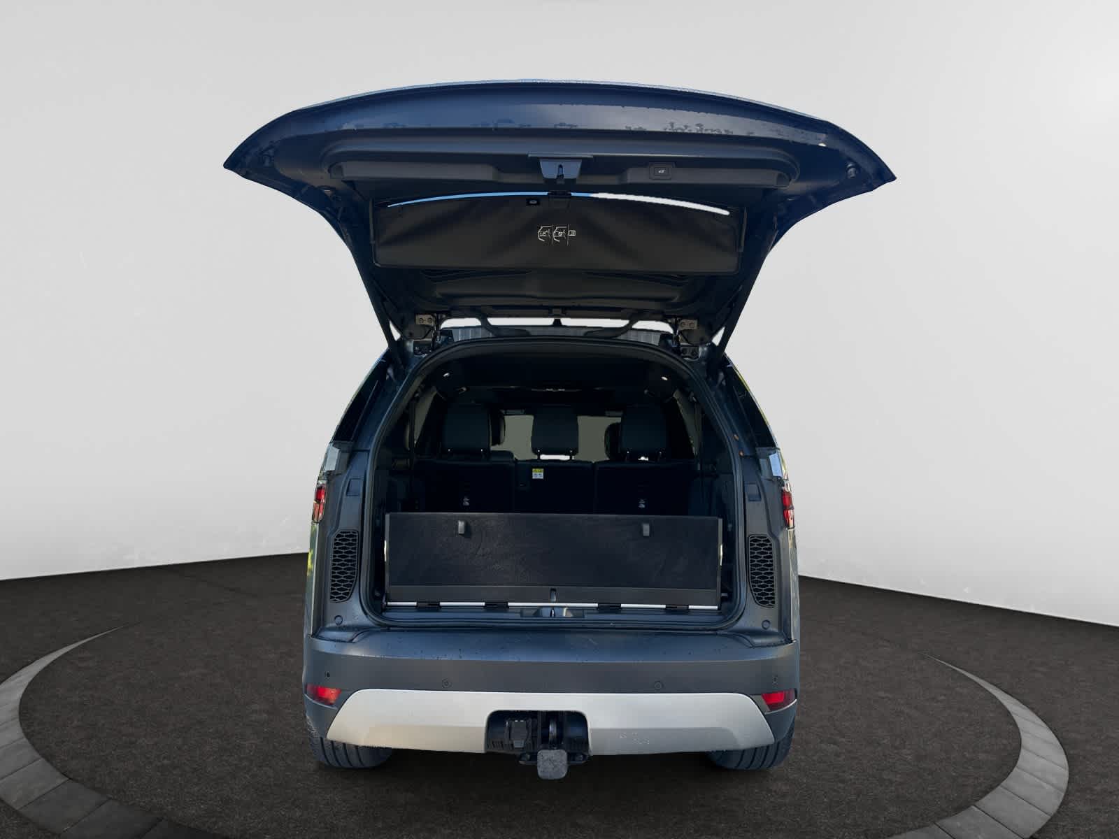 used 2023 Land Rover Discovery car, priced at $38,998