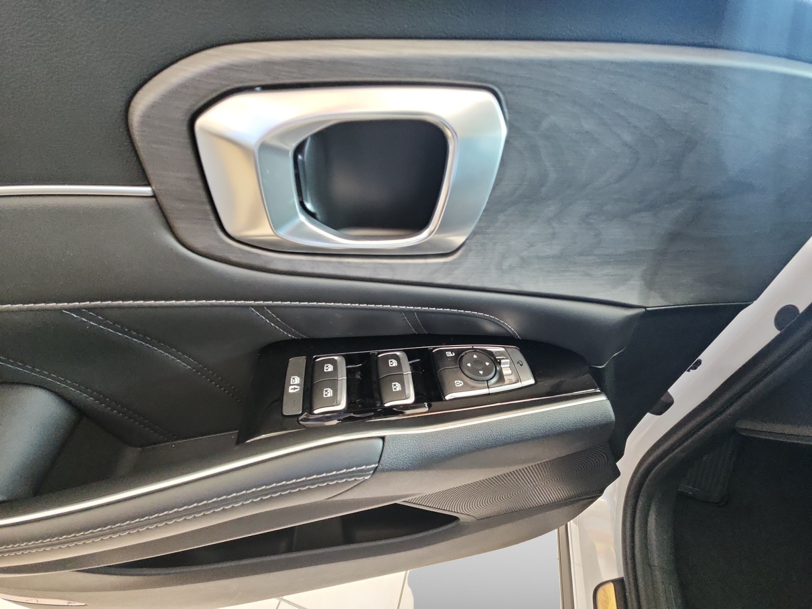 used 2024 Kia Sorento car, priced at $45,585