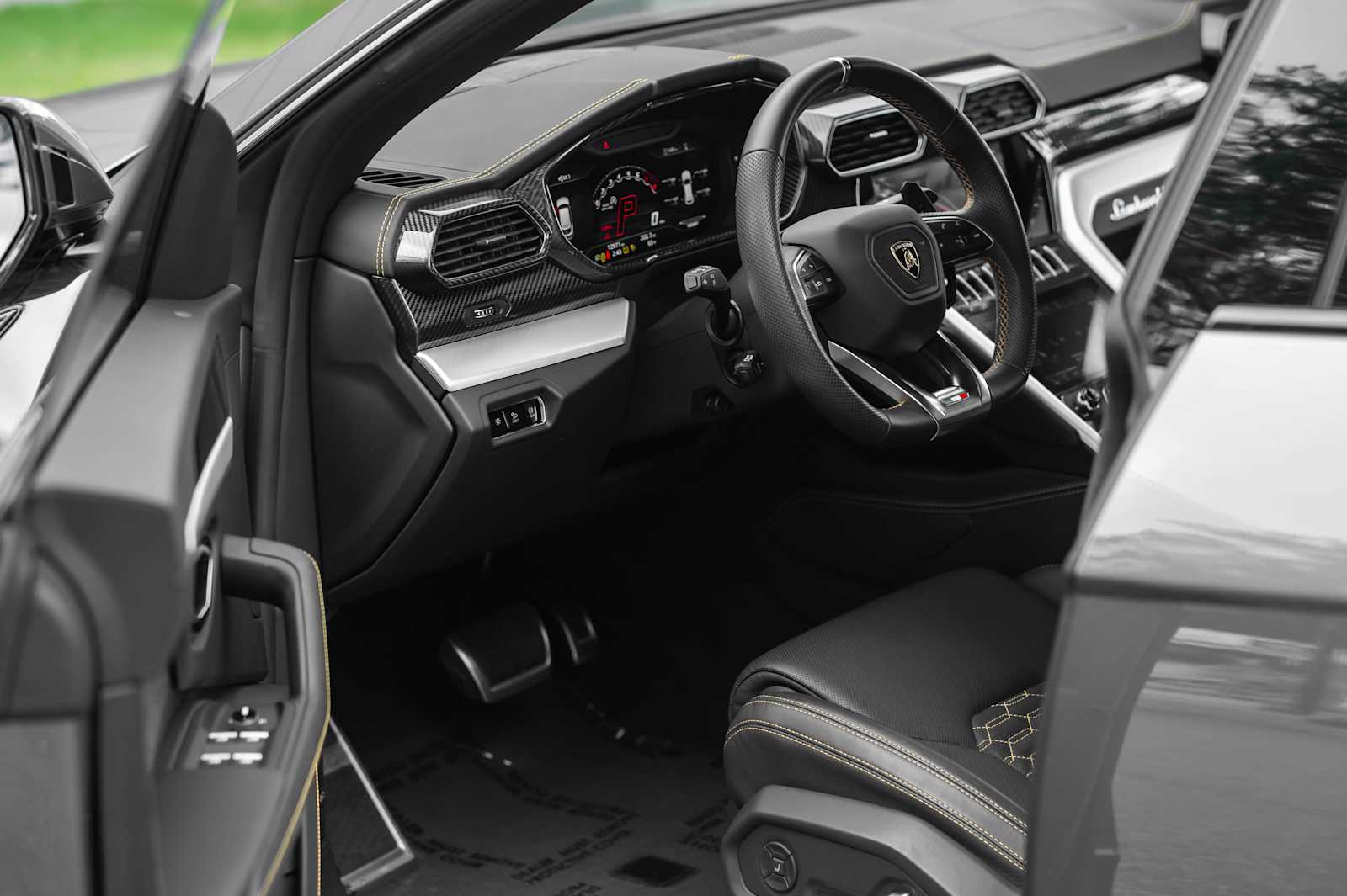 used 2022 Lamborghini Urus car, priced at $222,498