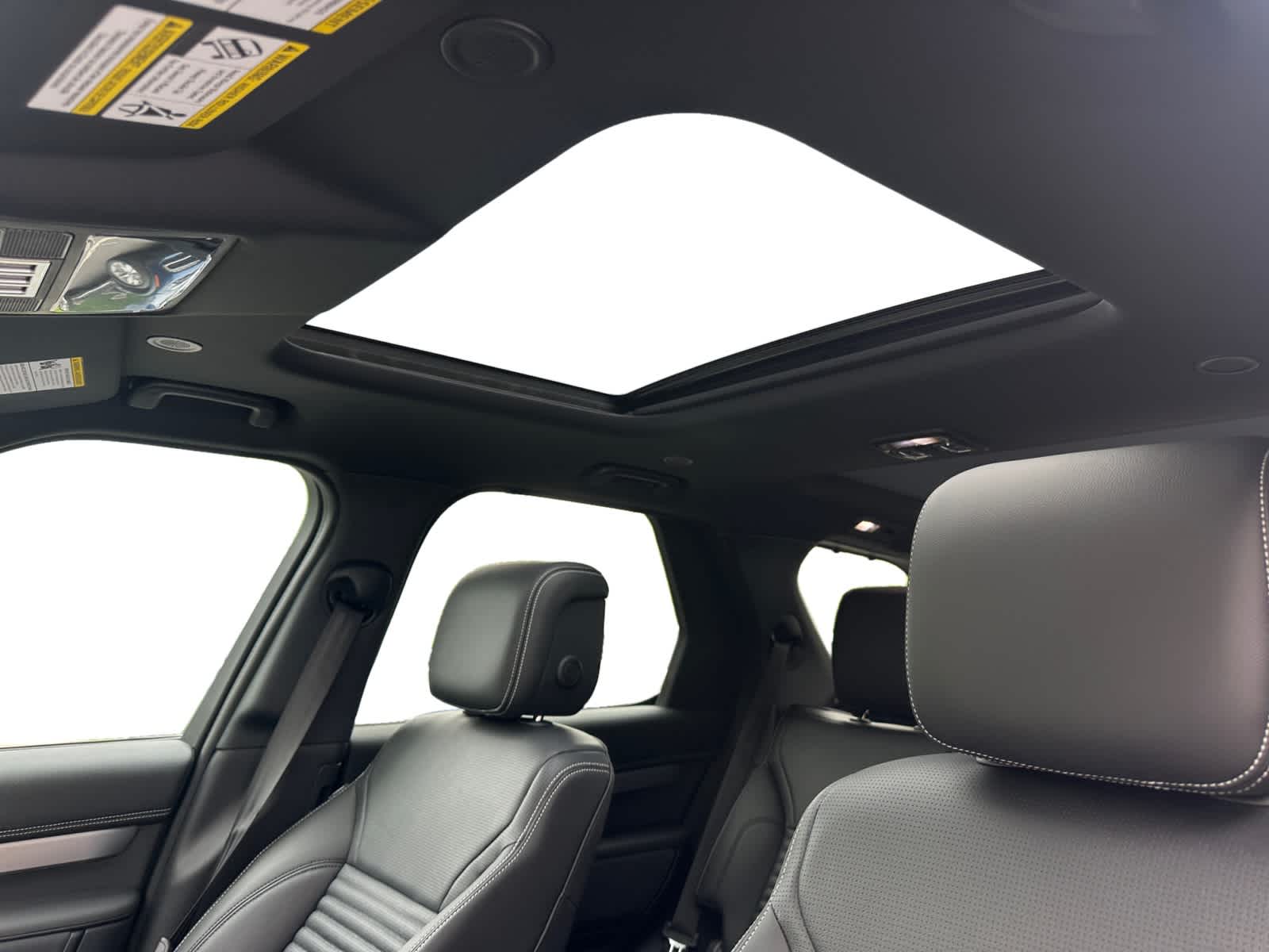 new 2025 Land Rover Discovery car, priced at $78,068
