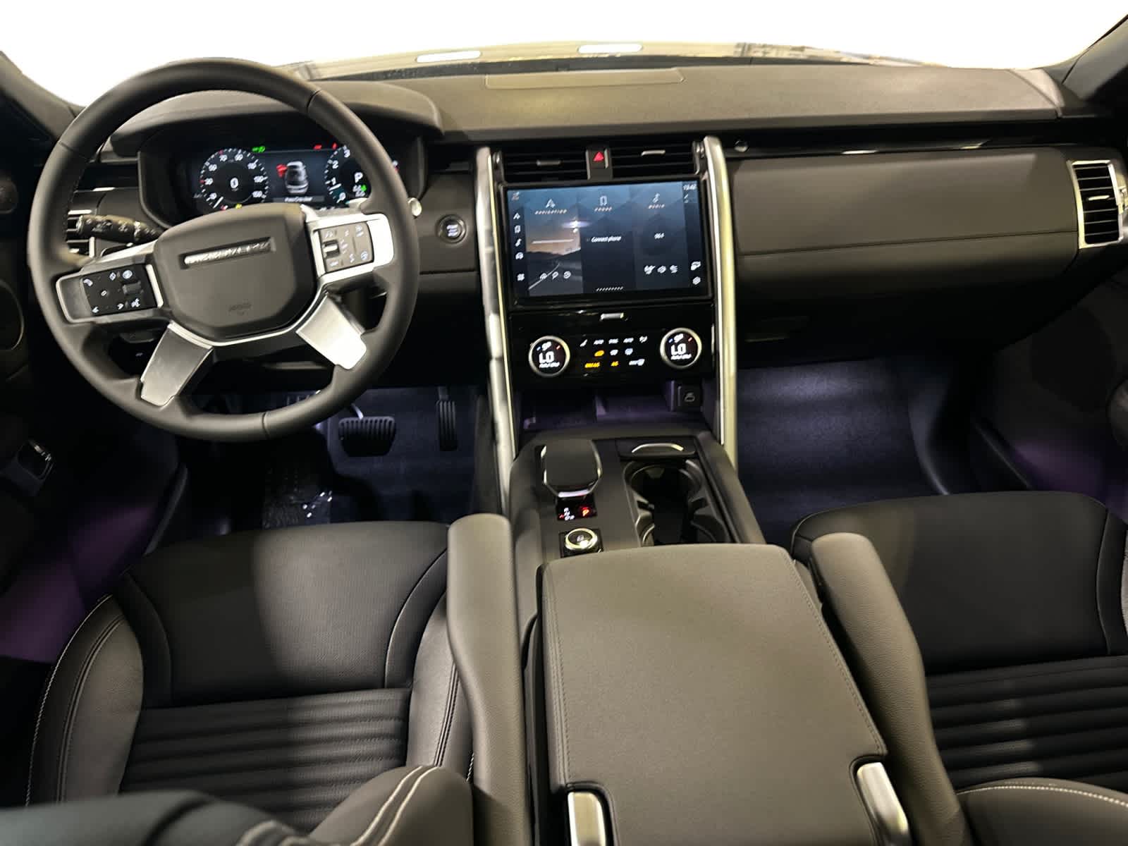 new 2025 Land Rover Discovery car, priced at $68,478