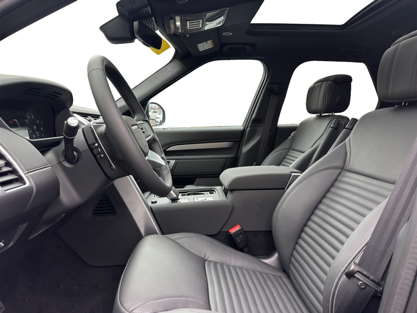 new 2026 Land Rover Discovery car, priced at $74,436