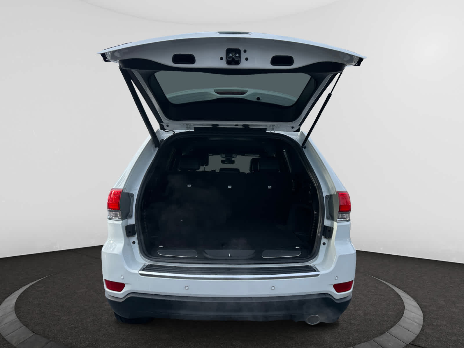 used 2018 Jeep Grand Cherokee car, priced at $17,998