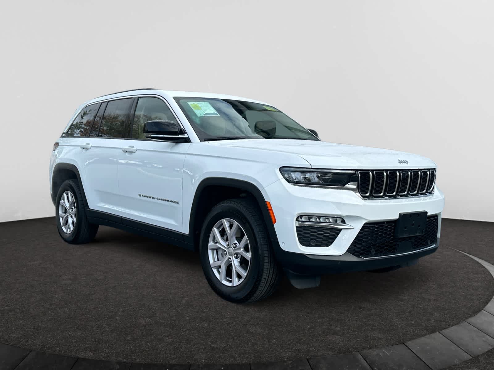 used 2022 Jeep Grand Cherokee car, priced at $31,498