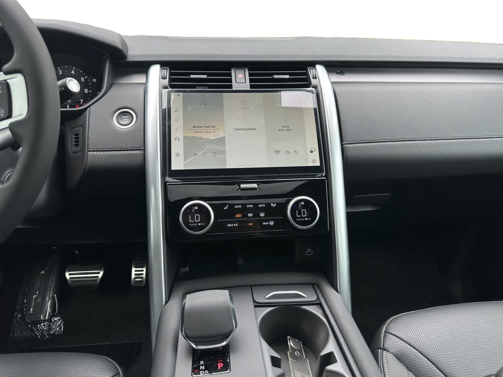new 2025 Land Rover Discovery car, priced at $78,068