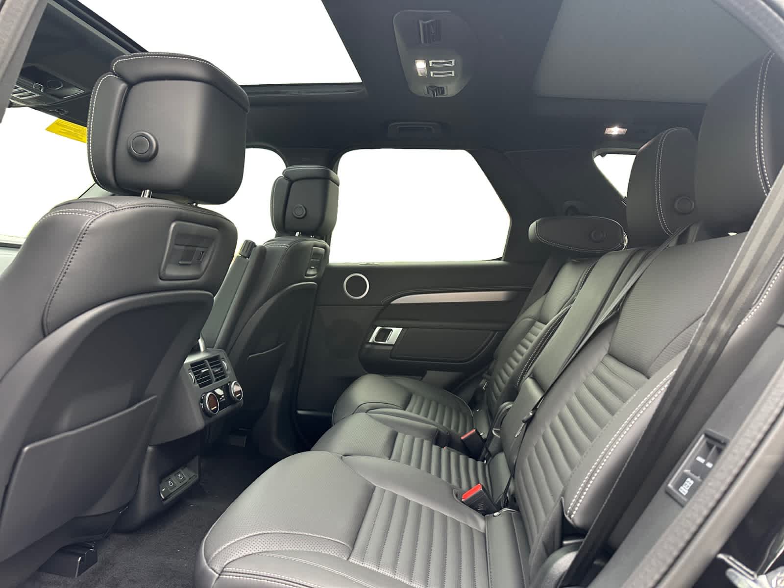 new 2026 Land Rover Discovery car, priced at $74,436