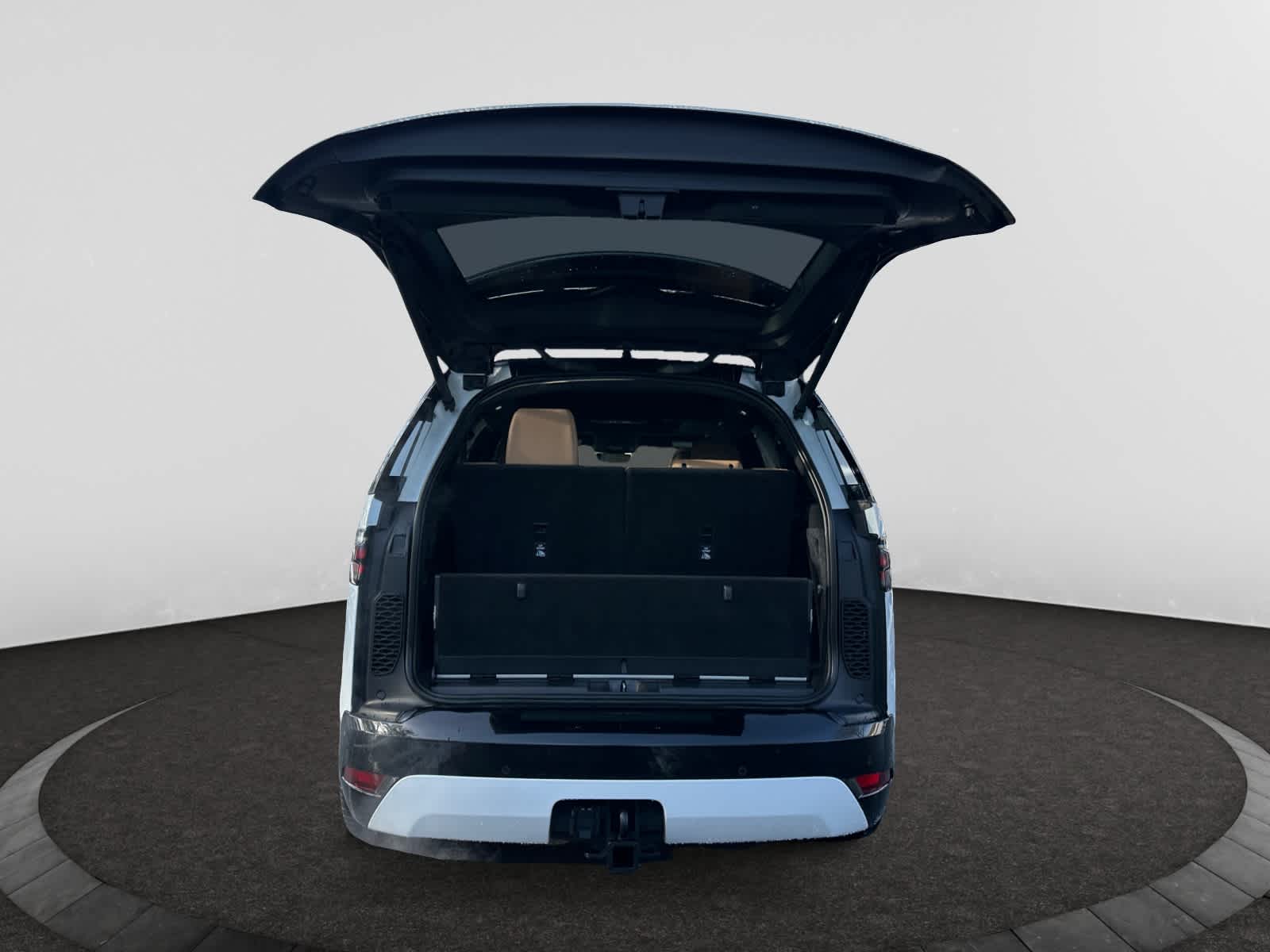 used 2024 Land Rover Discovery car, priced at $55,998