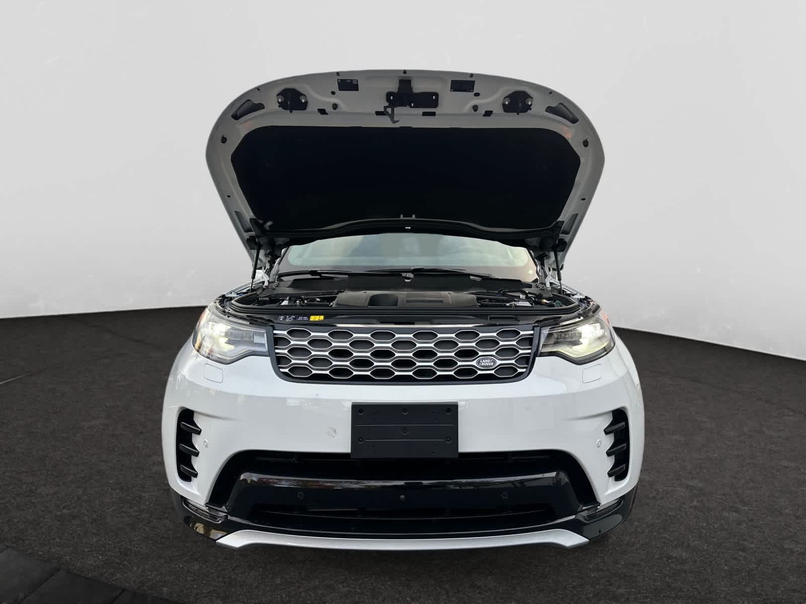 new 2026 Land Rover Discovery car, priced at $81,166
