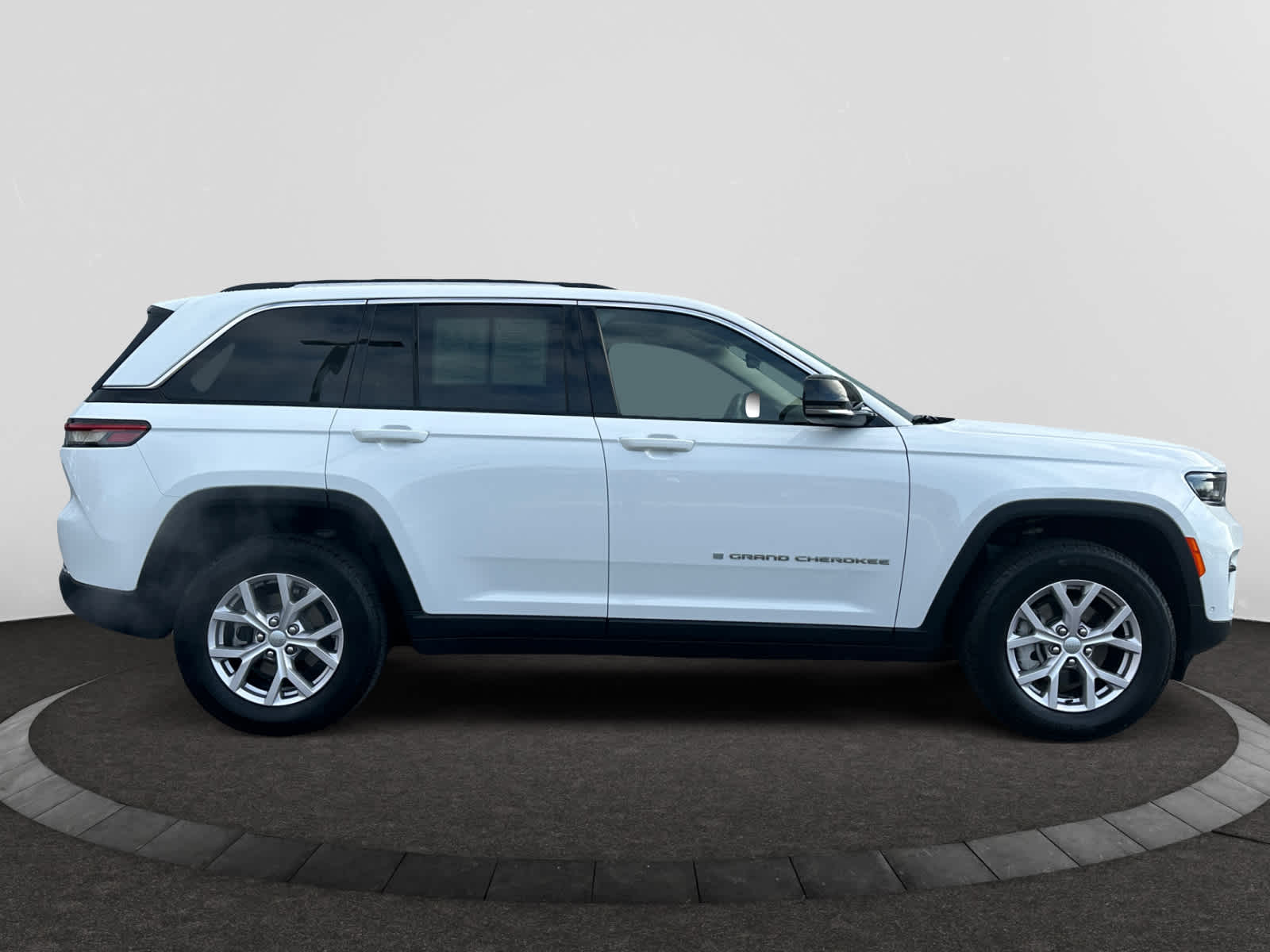 used 2022 Jeep Grand Cherokee car, priced at $31,498