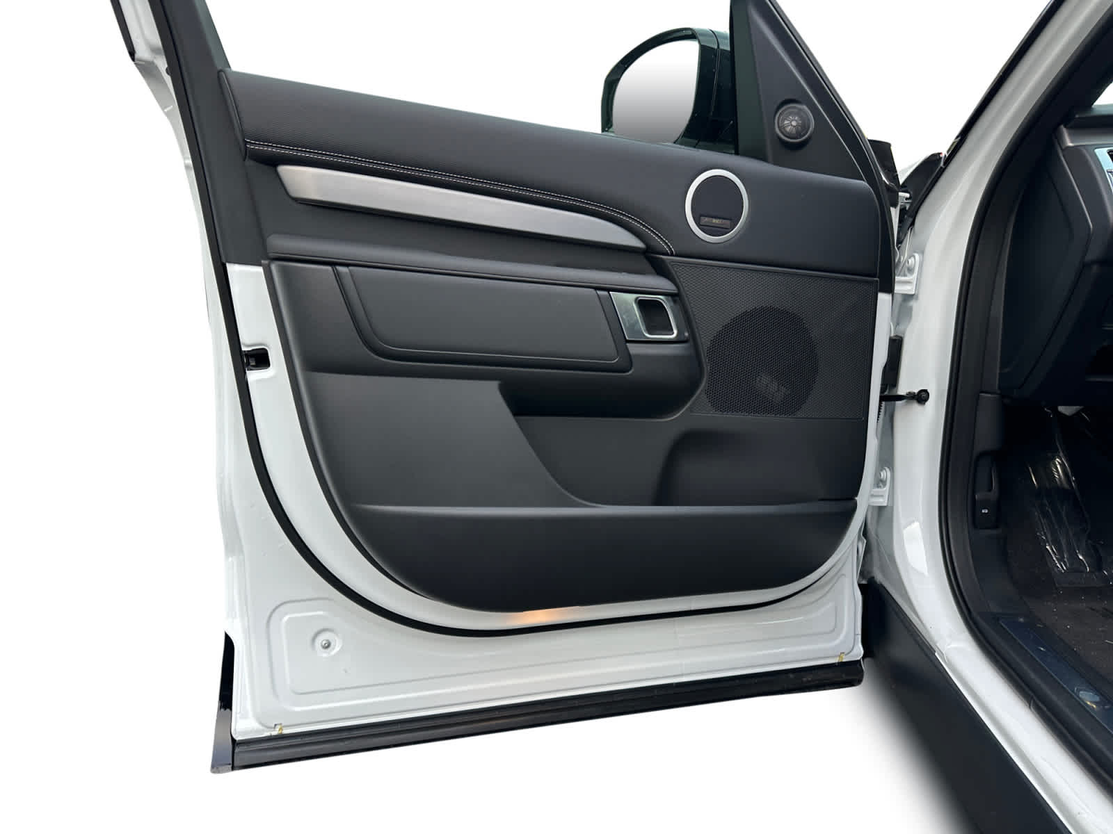 new 2026 Land Rover Discovery car, priced at $81,166