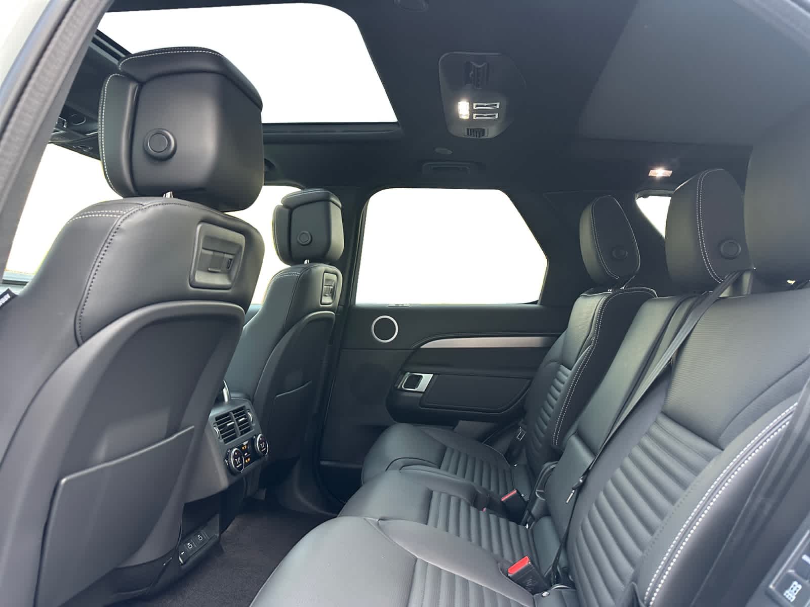 new 2026 Land Rover Discovery car, priced at $81,166