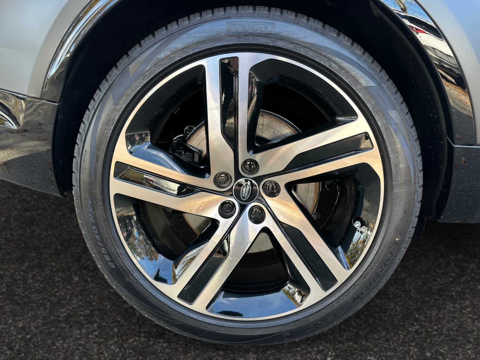 new 2026 Land Rover Discovery car, priced at $91,496