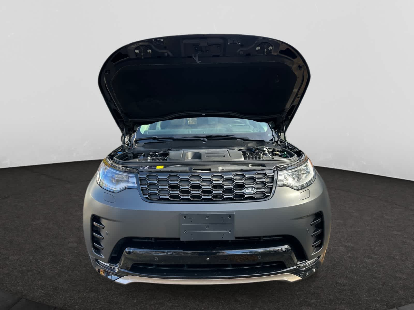 new 2026 Land Rover Discovery car, priced at $91,496